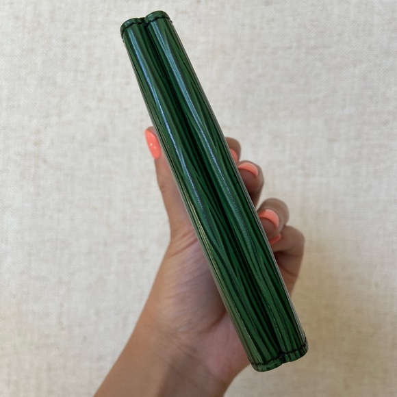 Louis Vuitton Green Epi Elise Wallet - Picture 10 of 11